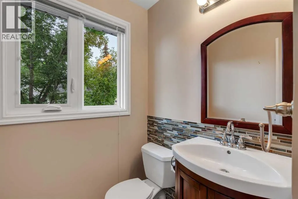 22 Coachway Green SW