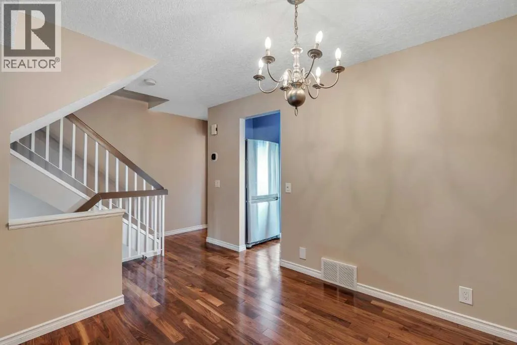 22 Coachway Green SW
