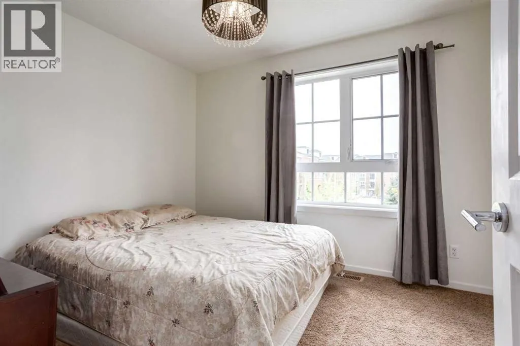 215 Copperpond Common SE