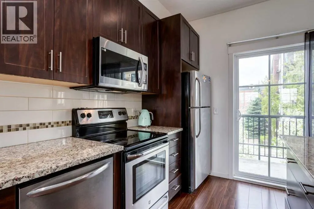 215 Copperpond Common SE
