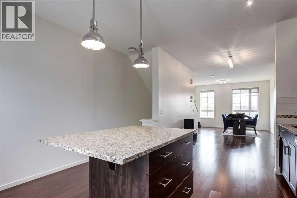 215 Copperpond Common SE