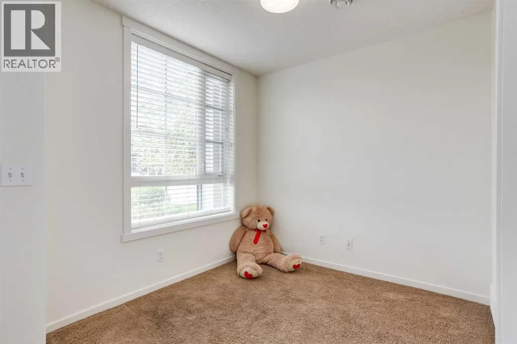 215 Copperpond Common SE