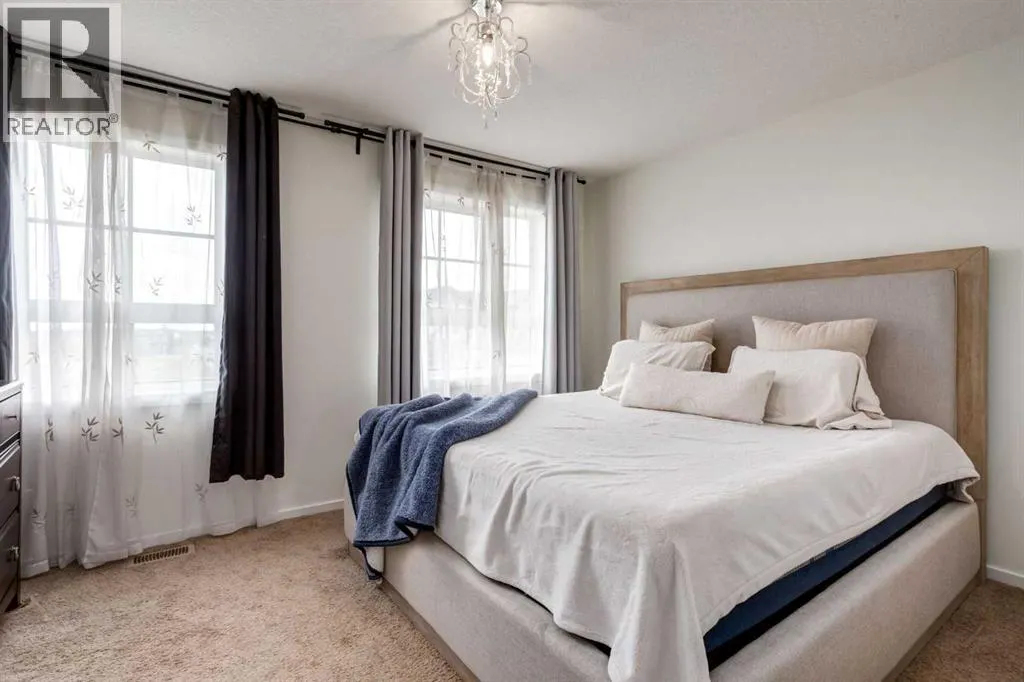 215 Copperpond Common SE