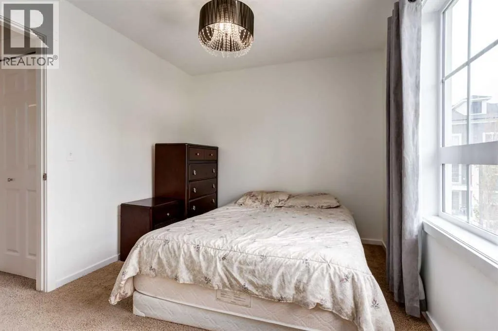 215 Copperpond Common SE