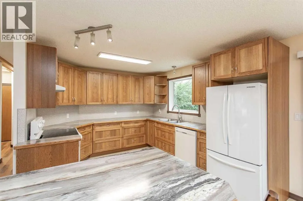 5014 60 Street Close