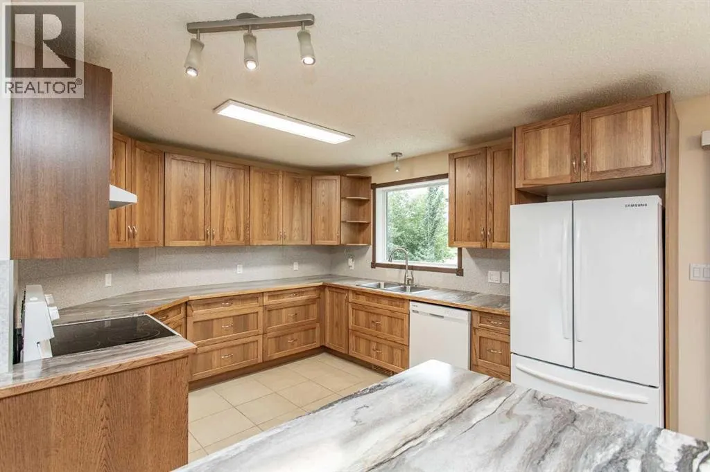 5014 60 Street Close