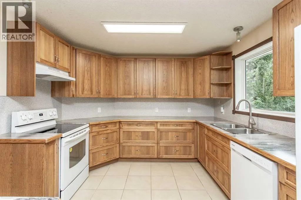 5014 60 Street Close