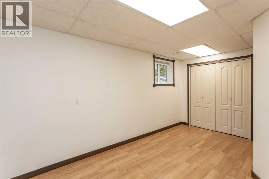 5014 60 Street Close
