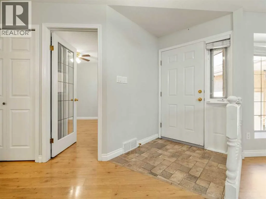 77 Columbia Boulevard W