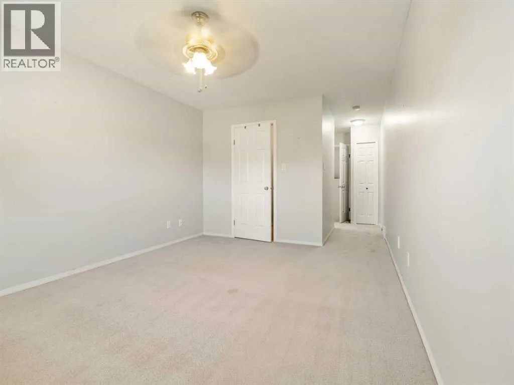 77 Columbia Boulevard W