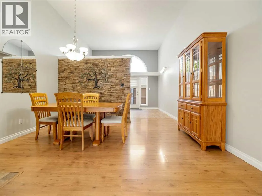 77 Columbia Boulevard W