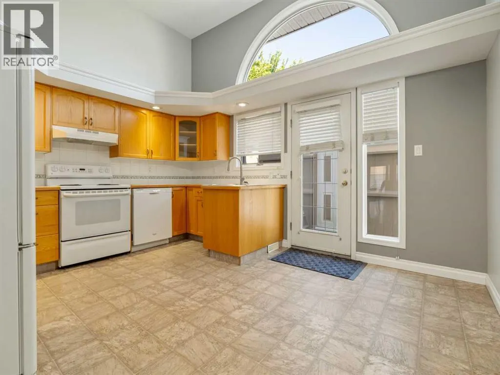77 Columbia Boulevard W