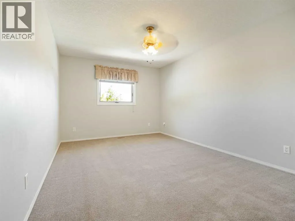 77 Columbia Boulevard W