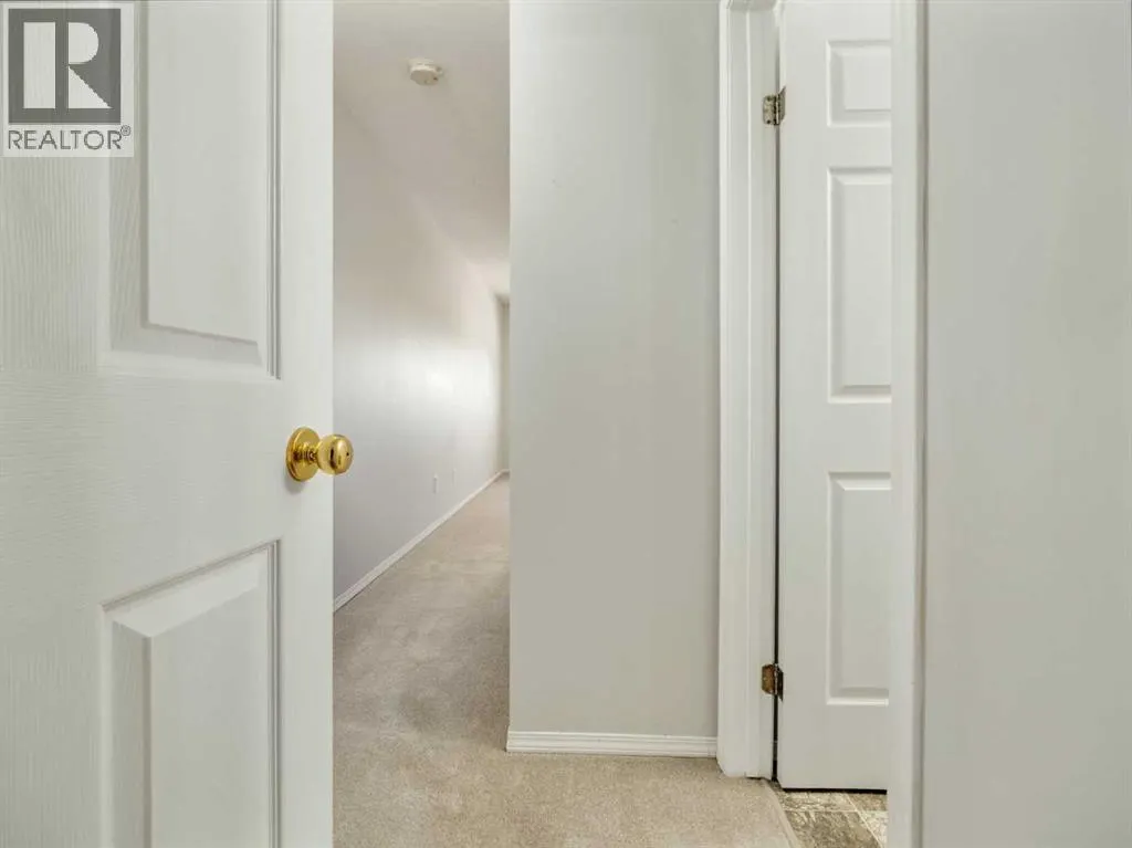 77 Columbia Boulevard W