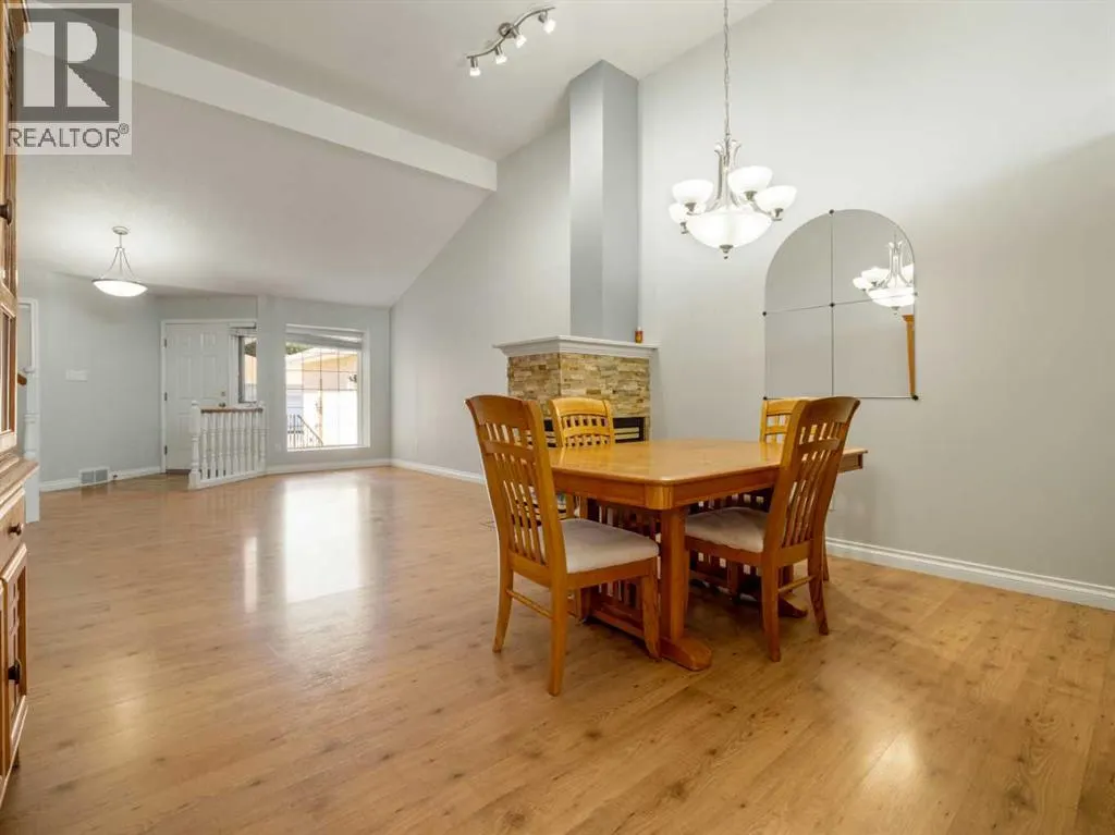 77 Columbia Boulevard W