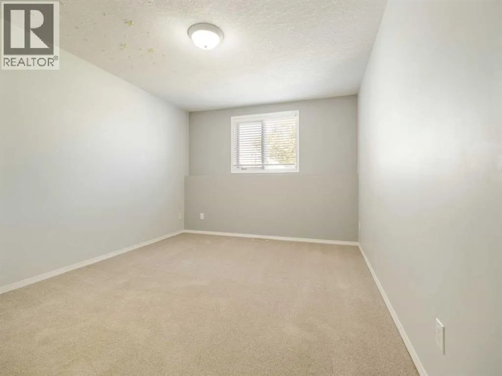 77 Columbia Boulevard W