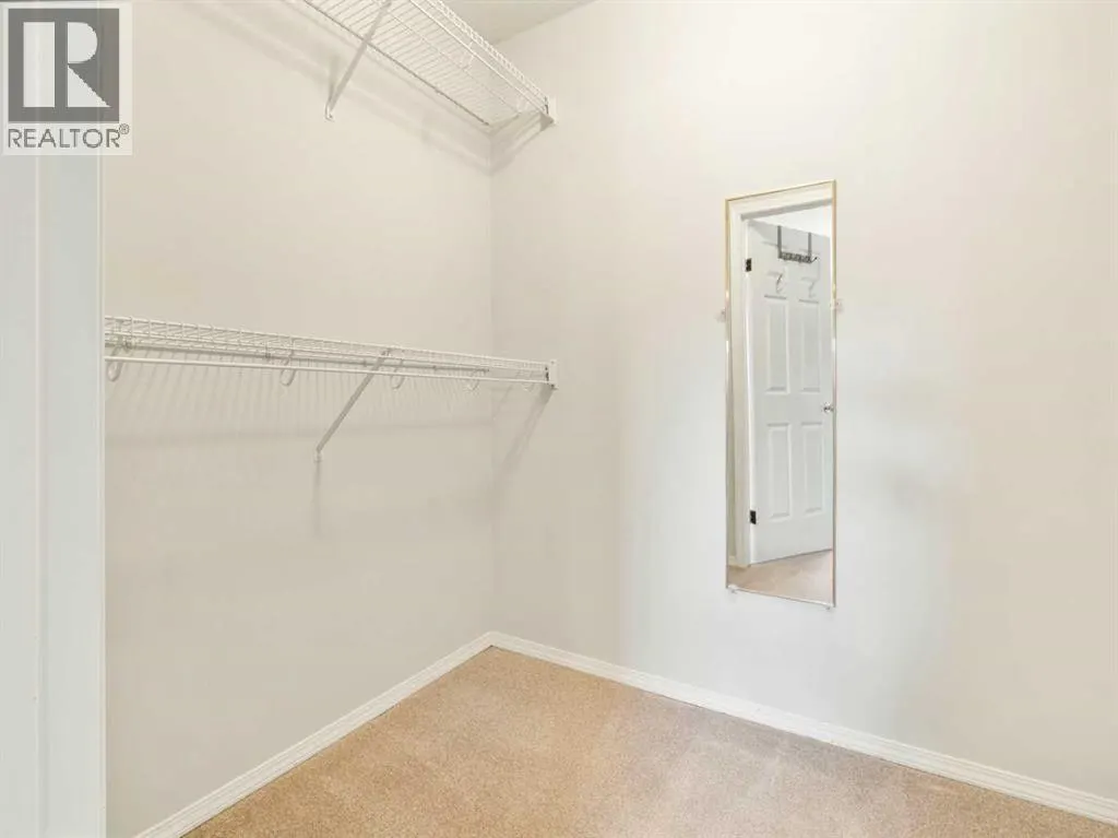 77 Columbia Boulevard W