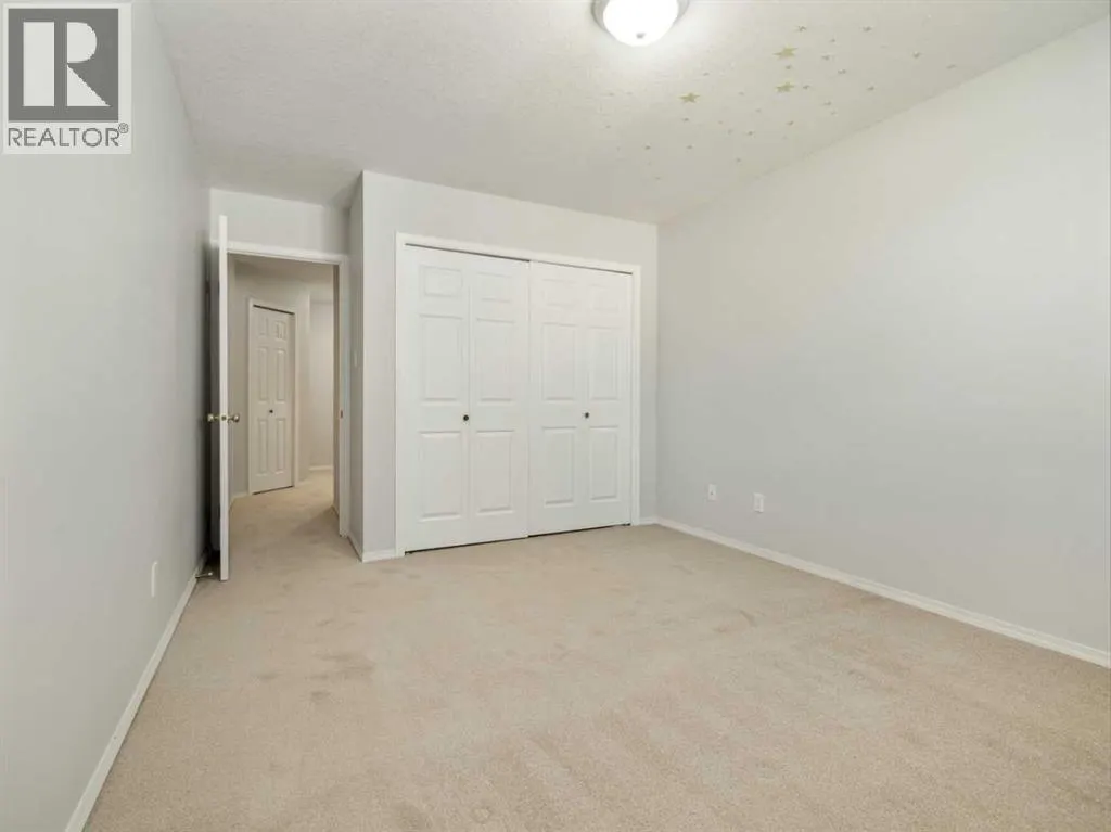 77 Columbia Boulevard W