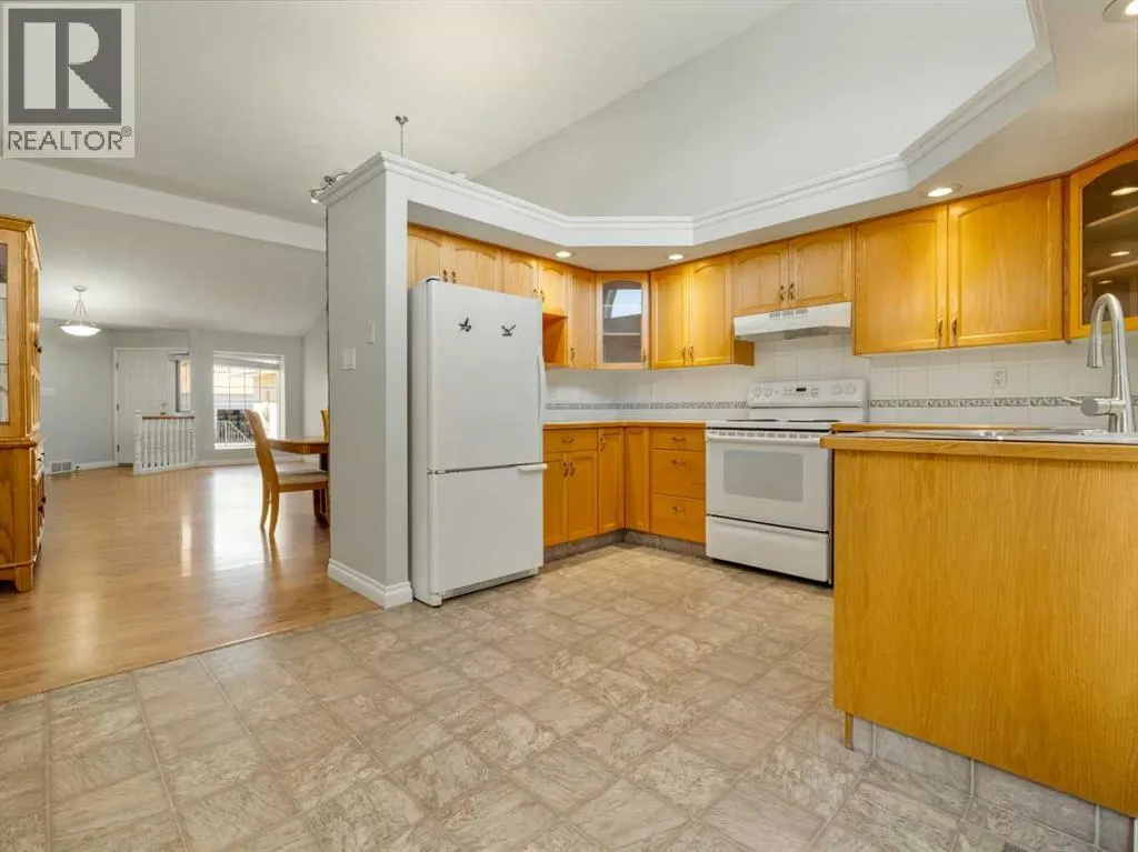 77 Columbia Boulevard W