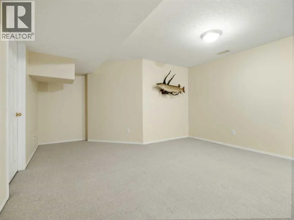 77 Columbia Boulevard W