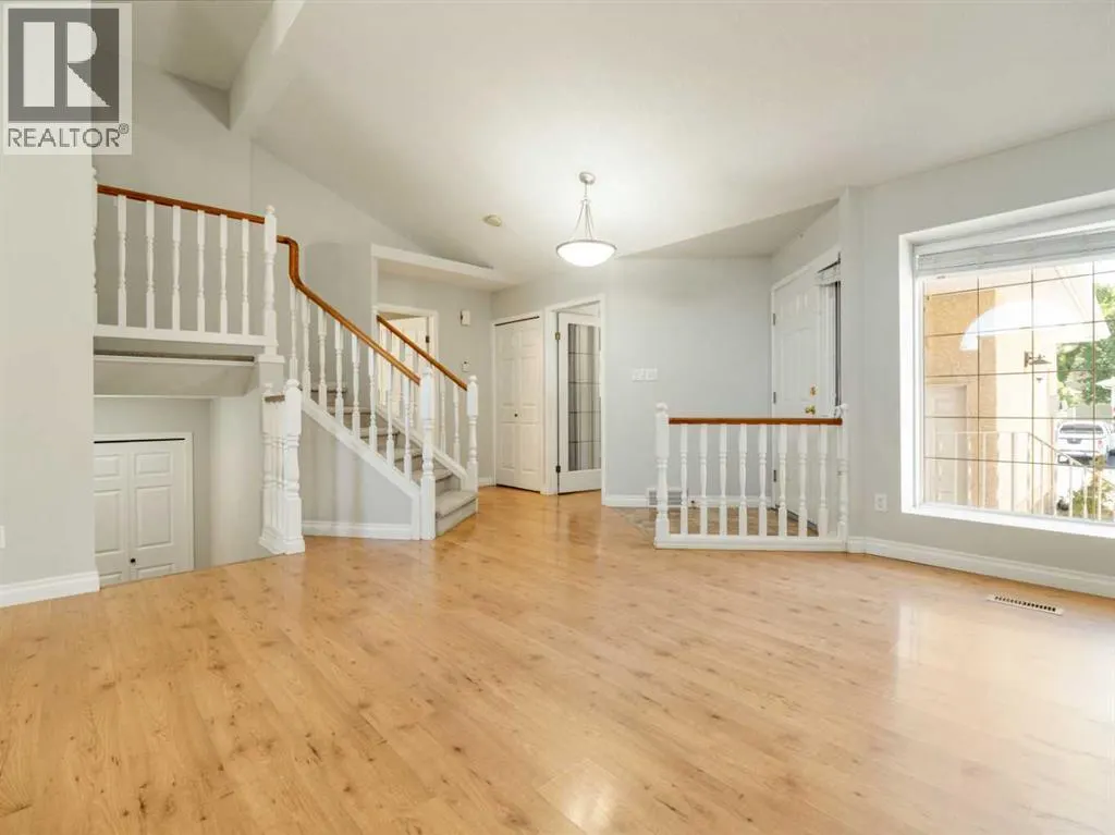 77 Columbia Boulevard W