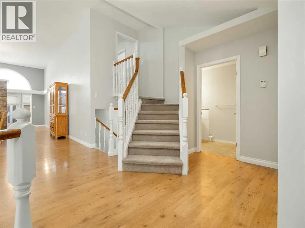 77 Columbia Boulevard W