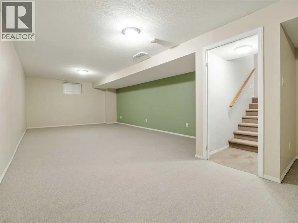 77 Columbia Boulevard W