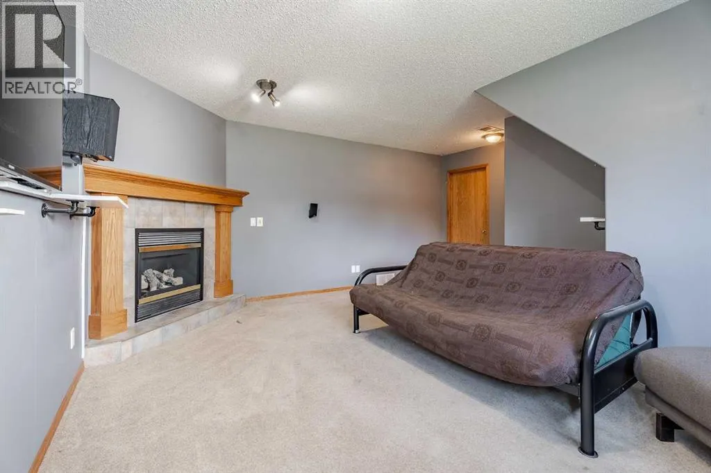 140 Stonegate Close NW