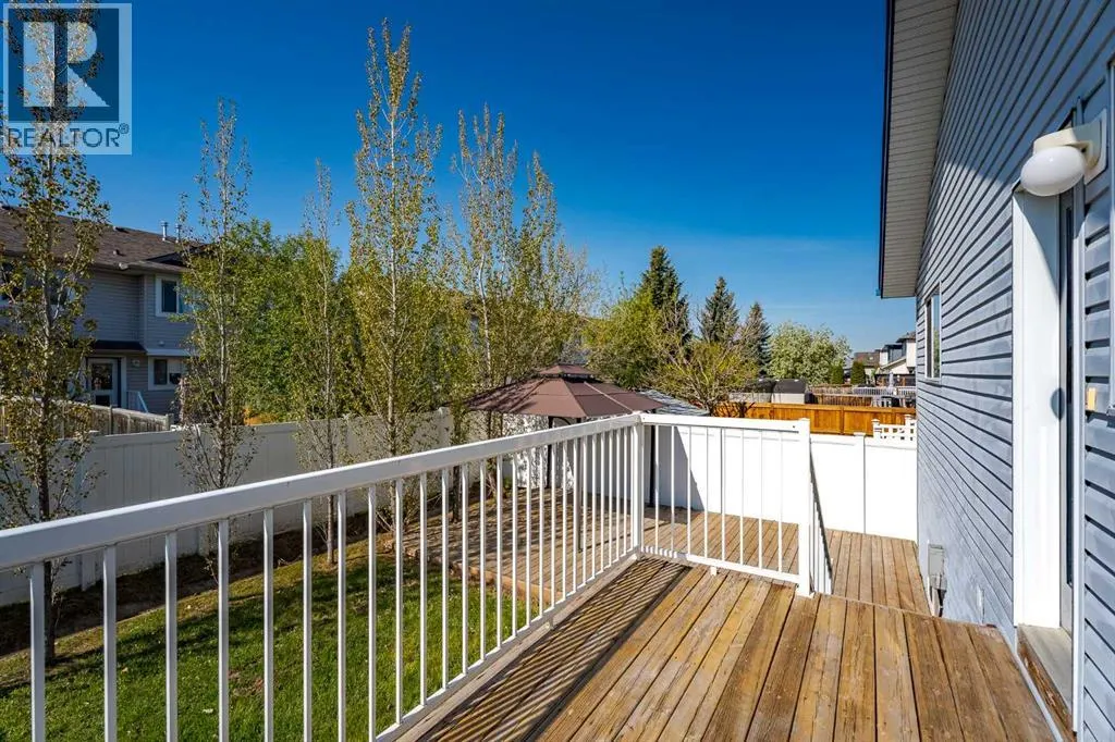 140 Stonegate Close NW