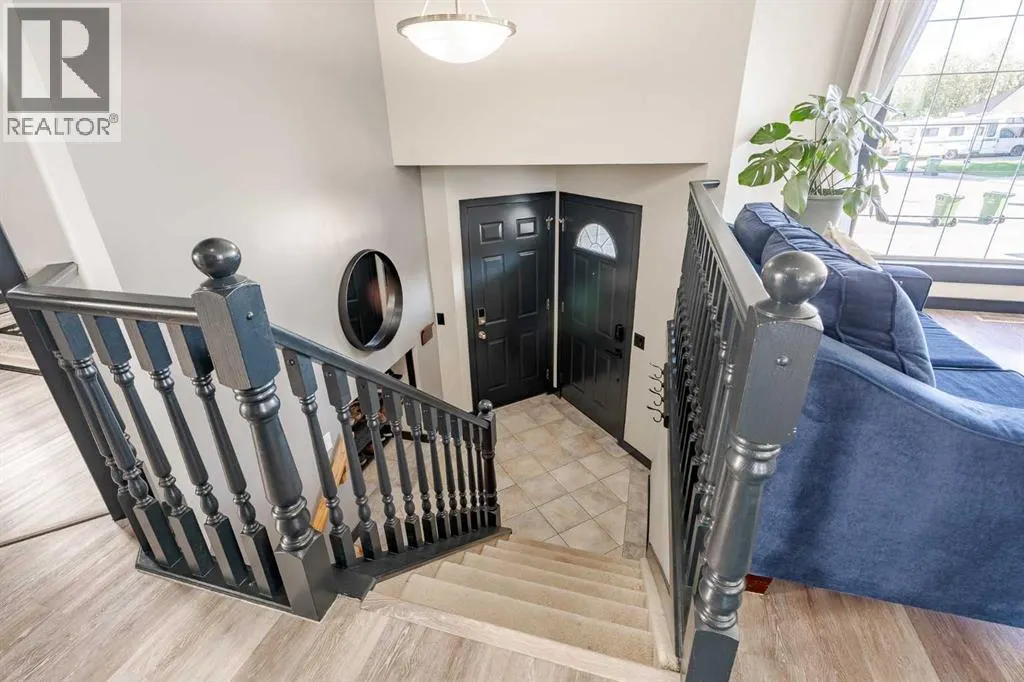 140 Stonegate Close NW