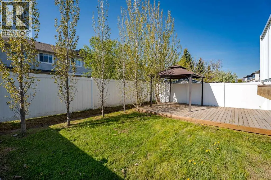 140 Stonegate Close NW