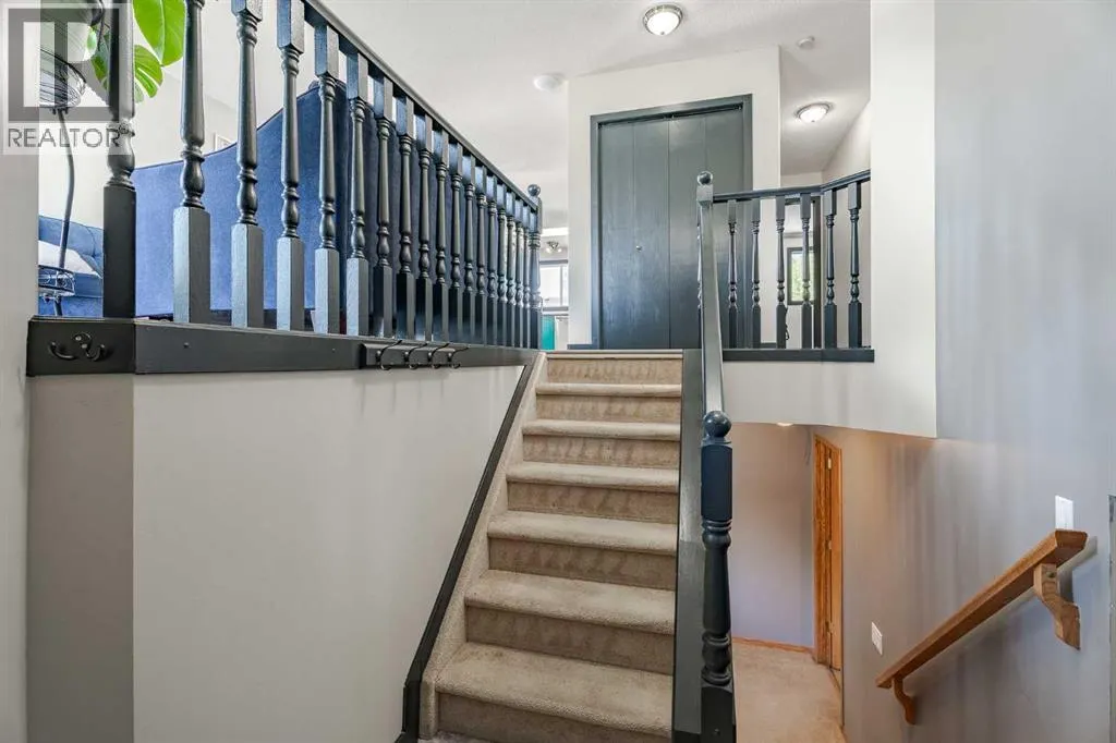 140 Stonegate Close NW