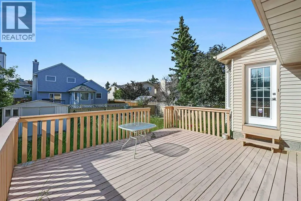 49 Hawktree Circle NW