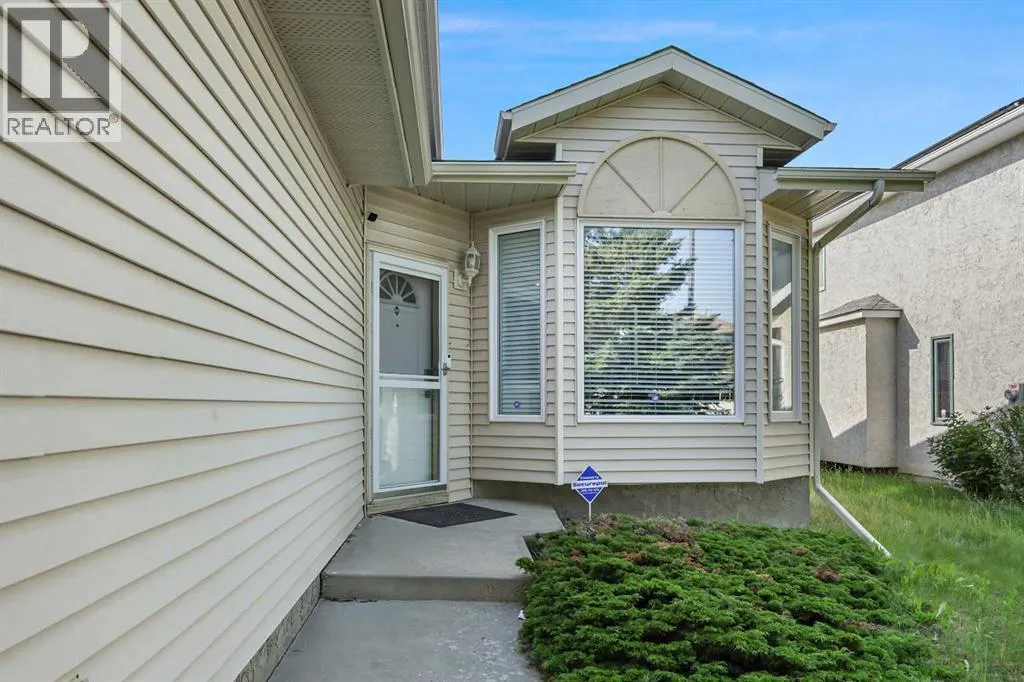 49 Hawktree Circle NW
