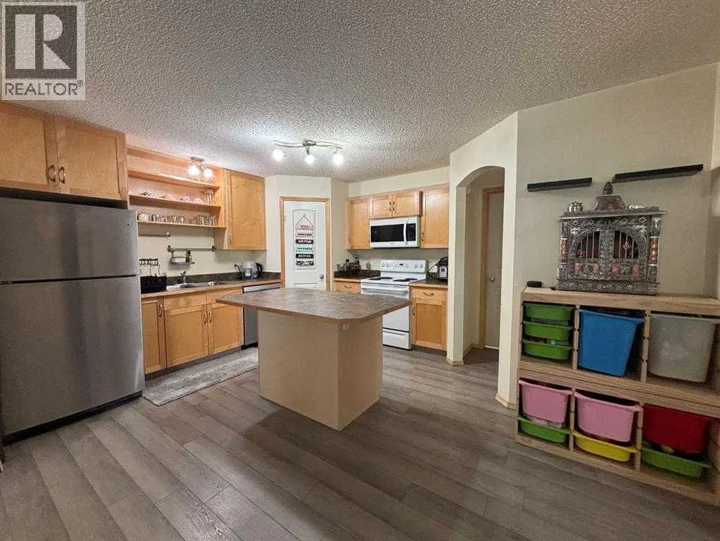 106, 8 Everridge Square SW