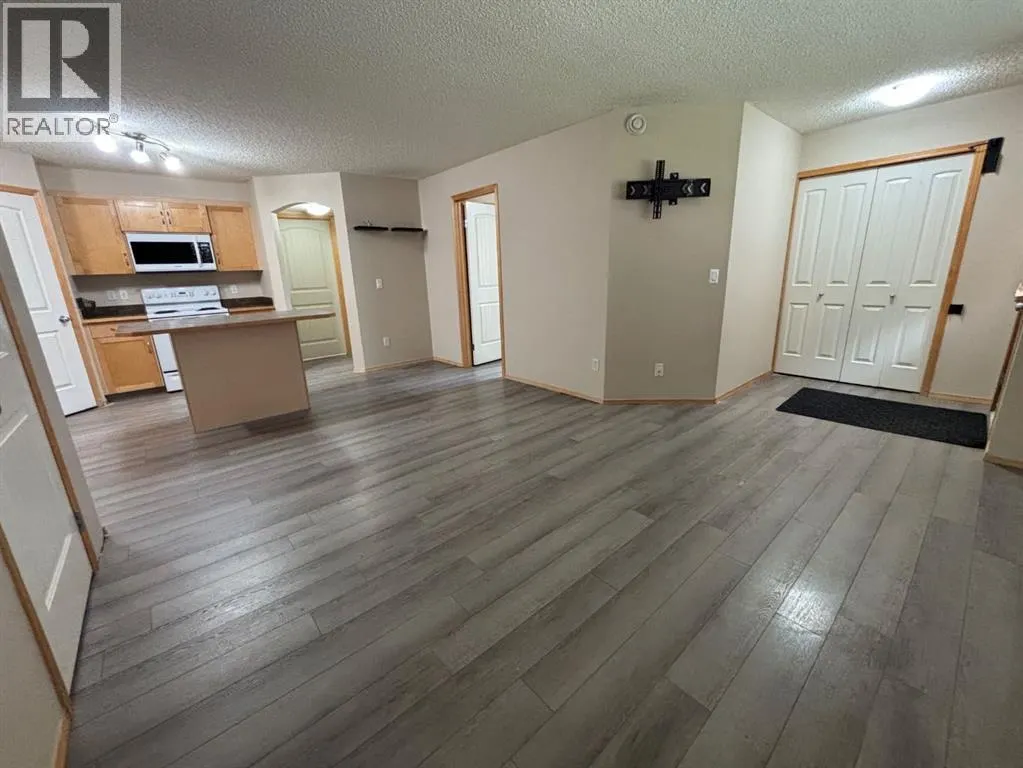 106, 8 Everridge Square SW