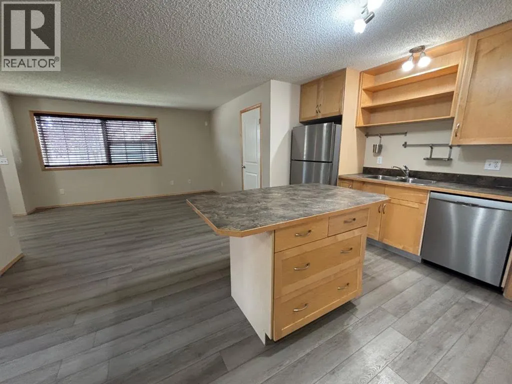 106, 8 Everridge Square SW