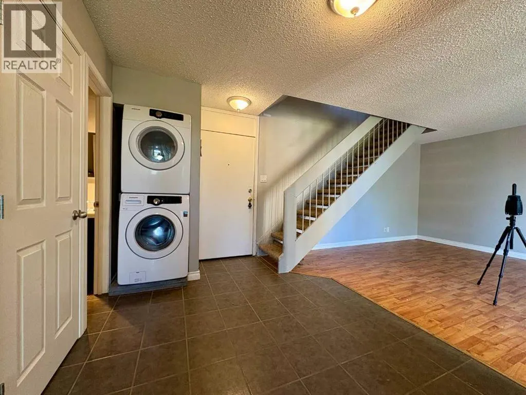 1632, 21 MacDonald Drive