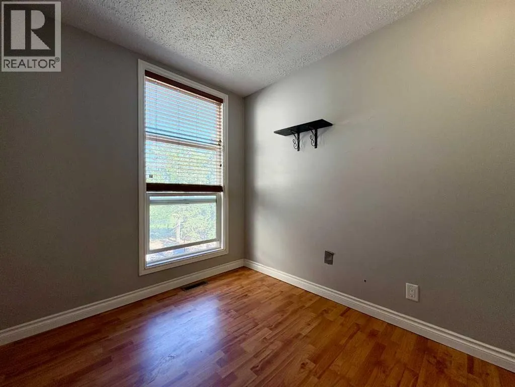 1632, 21 MacDonald Drive
