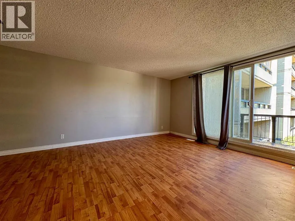 1632, 21 MacDonald Drive
