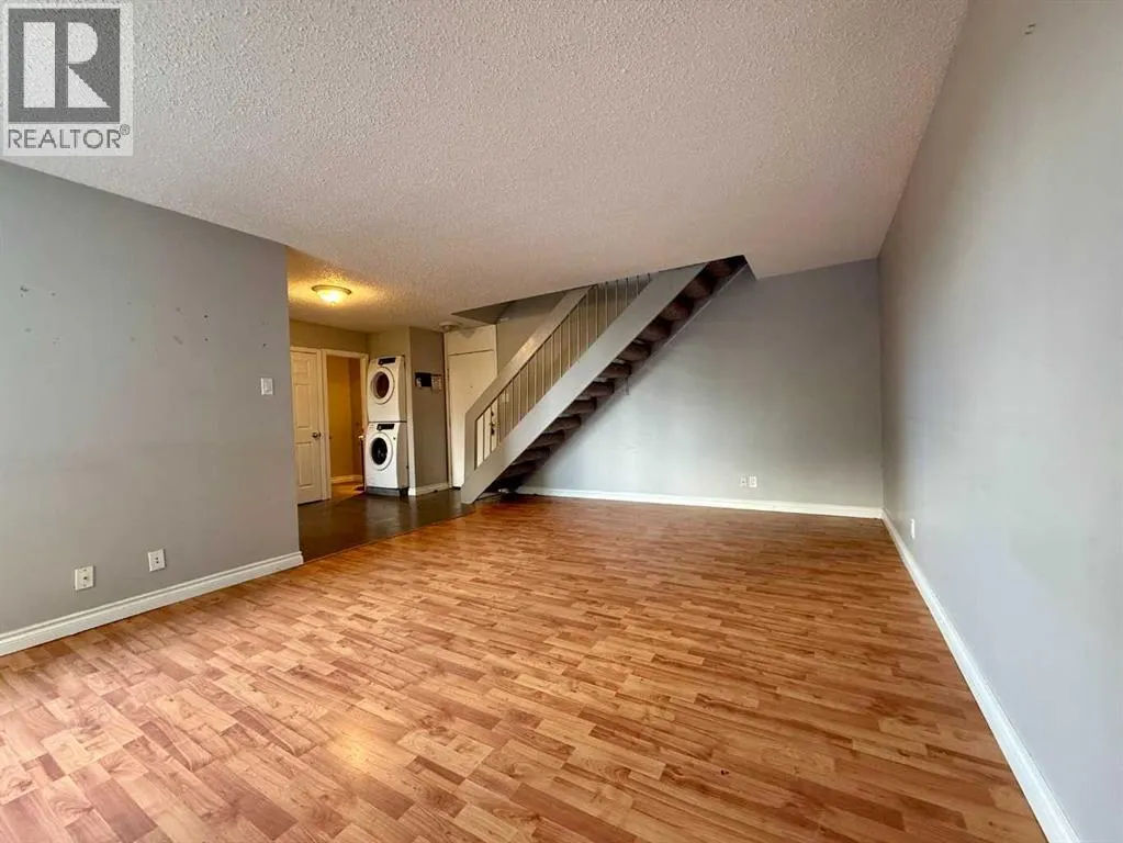 1632, 21 MacDonald Drive