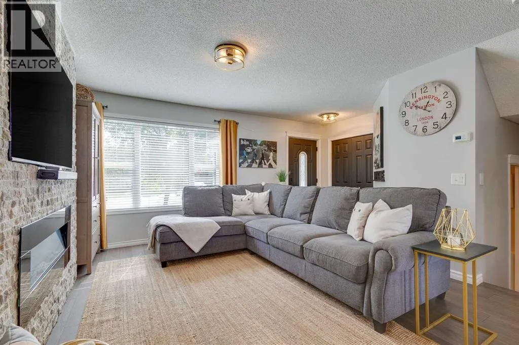 235 Copperfield Heights SE