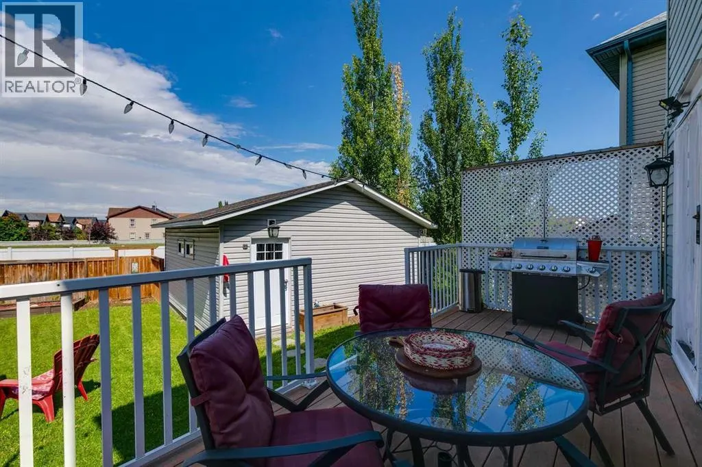 235 Copperfield Heights SE