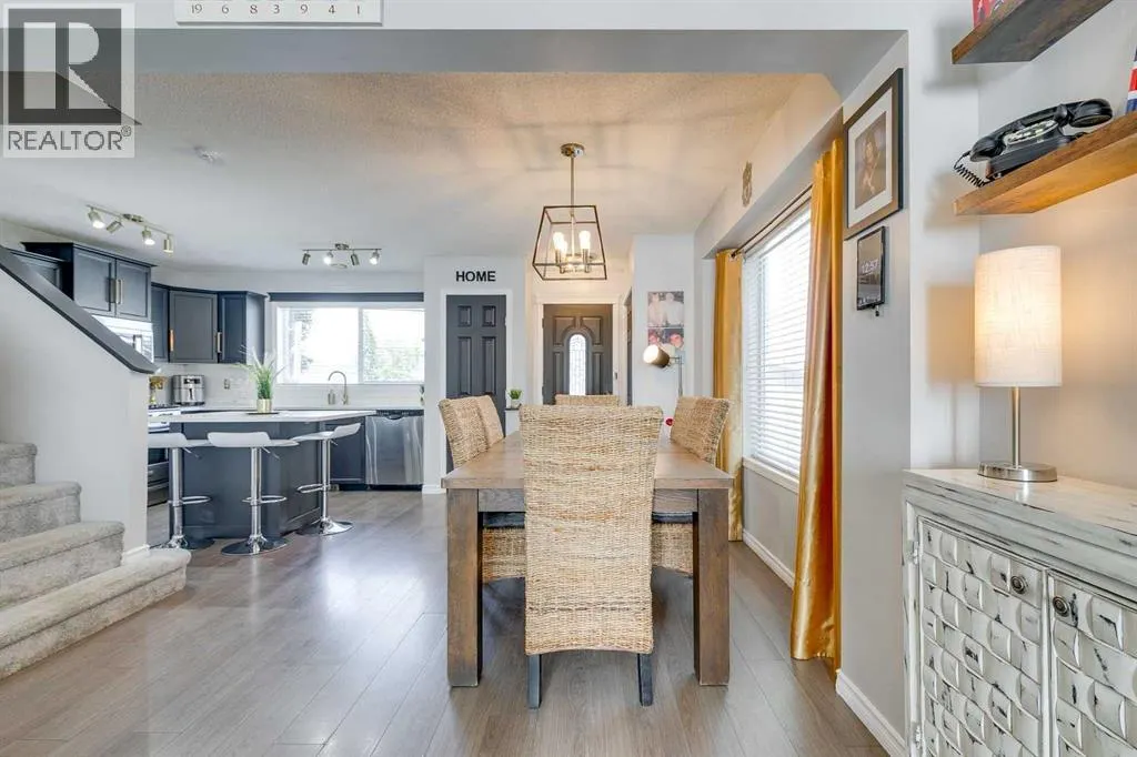 235 Copperfield Heights SE