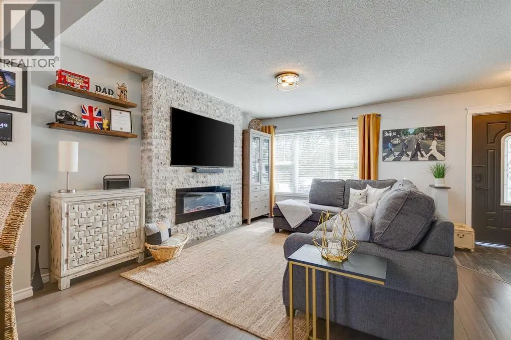 235 Copperfield Heights SE