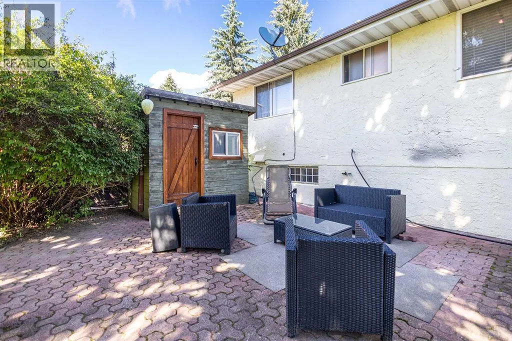 687 Brookpark Drive SW