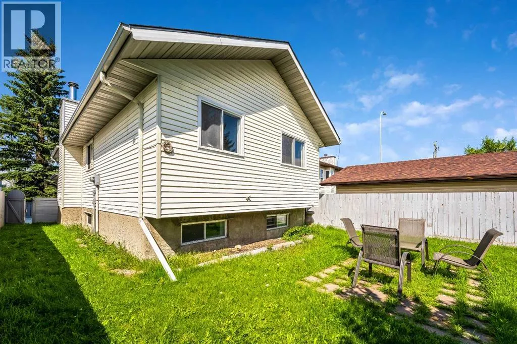 680 Macewan Drive NW