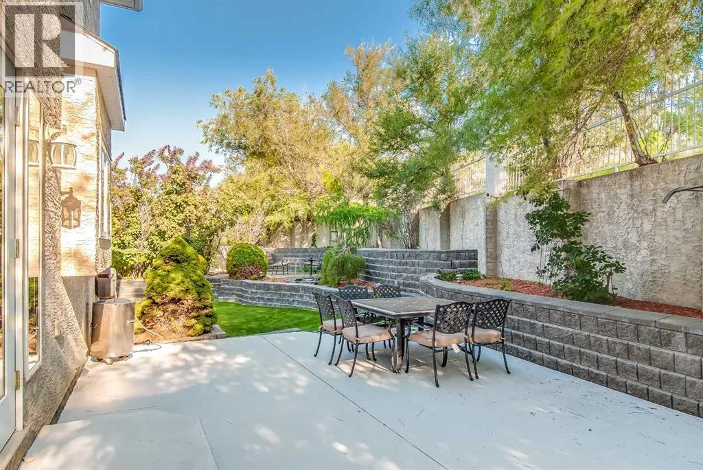 23 Chinook Place SW