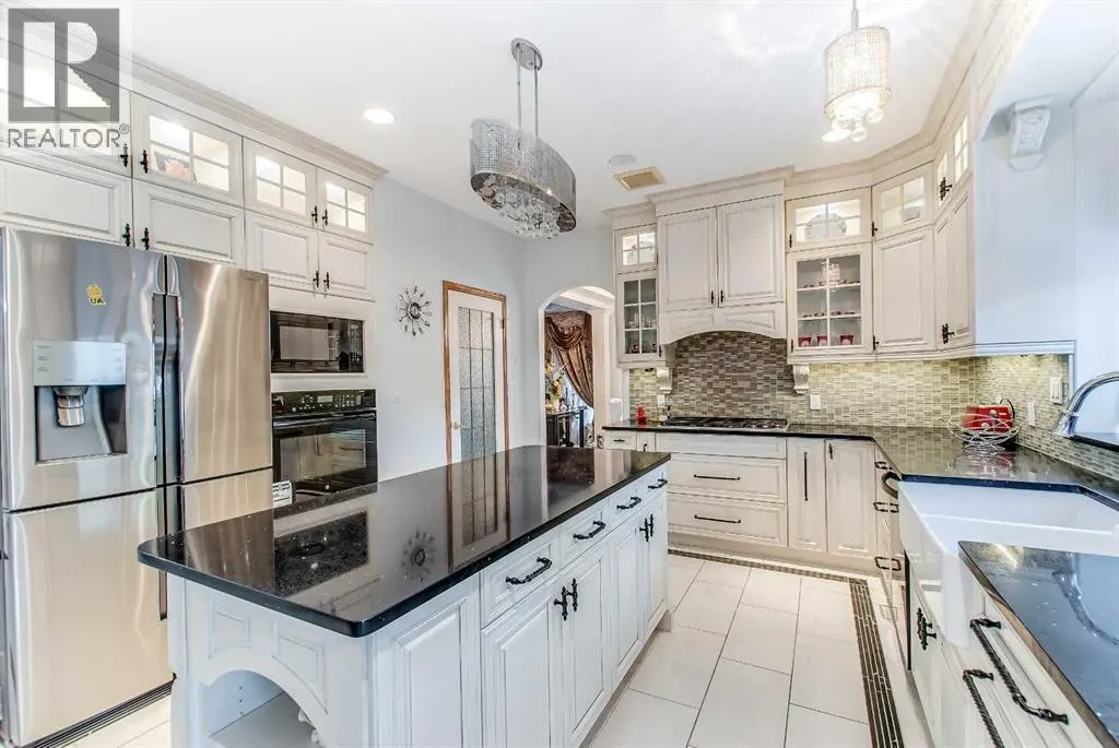 23 Chinook Place SW