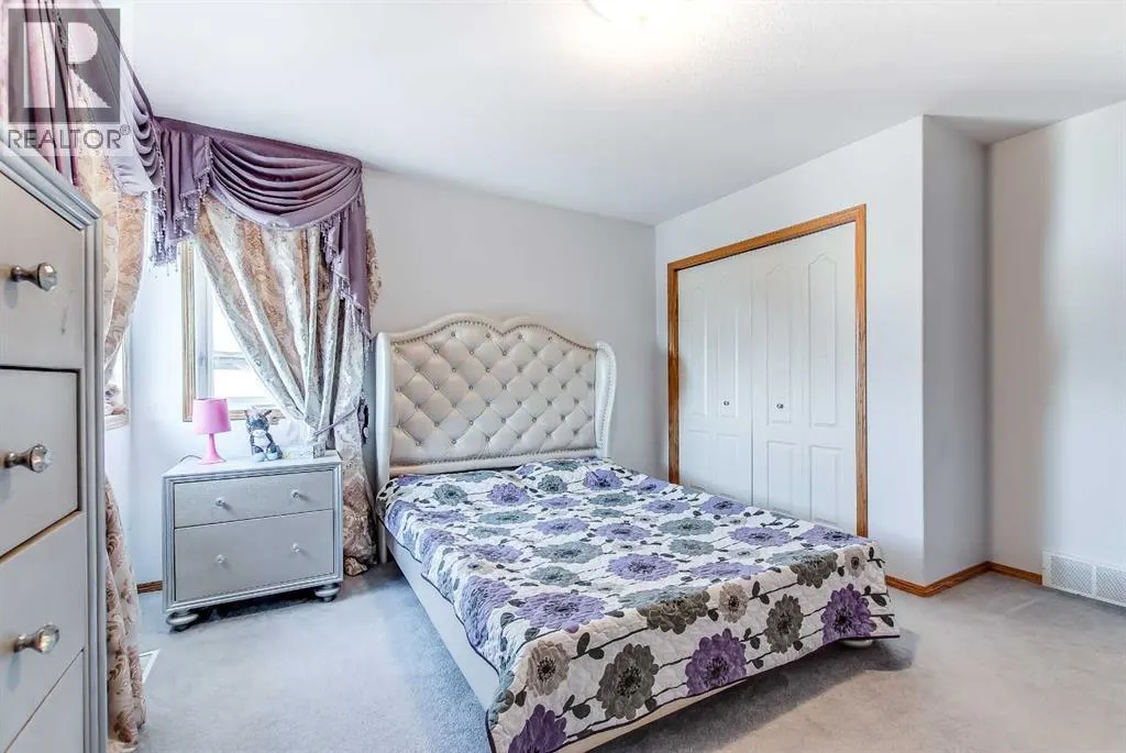 23 Chinook Place SW